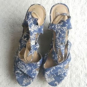 Super cute wedge sandle